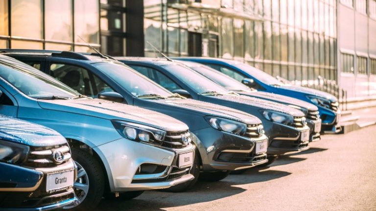 АвтоВАЗ удивил итогами марта: продажи Lada и XCite превысили план