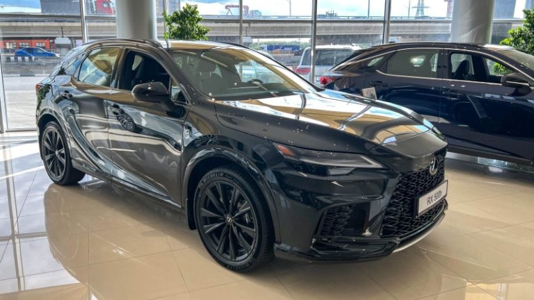 Их продажи взлетели: раскрыта основная схема поставок новых Lexus в Россию в 2026 году