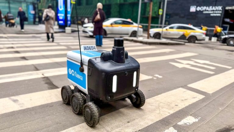 Яндекс запустил роверов-доставщиков в Подмосковье: какие города в списке