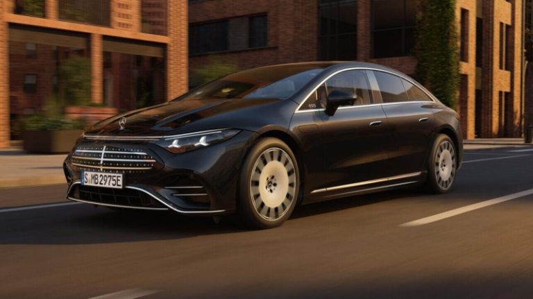 Почти 1000 км на одном заряде: Mercedes-Benz представил обновленный EQS с рекордным запасом хода